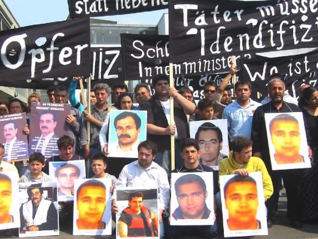 Ausstellung Offener Prozess_Still der filmischen Dokumentation der Trauerdemonstration „Kein 10. Opfer“ 2006 in Kassel