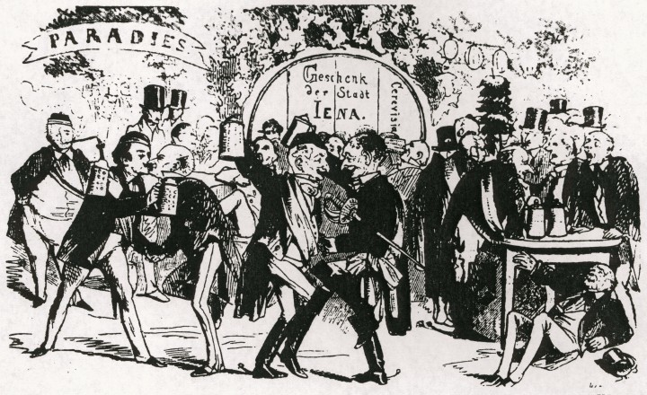 Karikatur trinkender und tanzender Männer mit Zylindern und Burschenschaftskappen vor einem Banner mit Aufschrift "Paradies" und einem übergroßen Fass mit Aufschrift "Geschenk der Stadt Iena, Cerevisia"