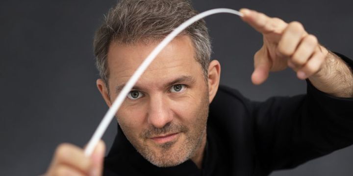 Porträt des Dirigenten und Moderators Johannes Klumpp