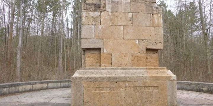 Blinkerdenkmal auf dem Landgrafenberg Jena nach der Reinigung von Graffiti-Vandalismus  ©JenaKultur