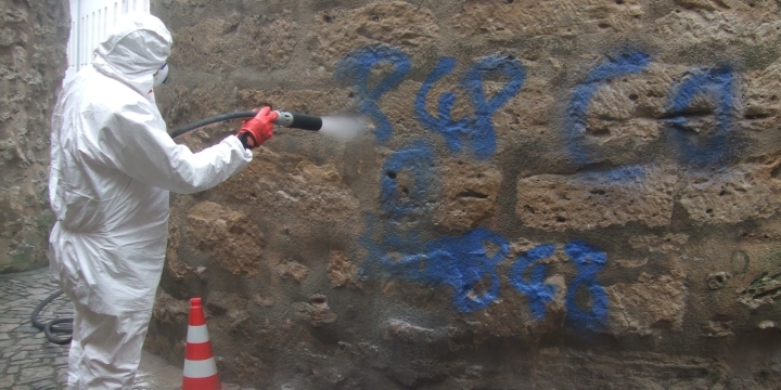 Graffitireinigung am Pulverturm