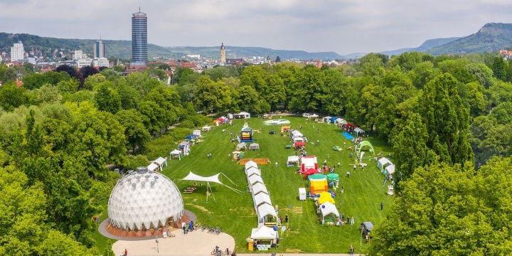 Drohnenaufnahme des Festivalgeländes von Dein Tag im Paradies