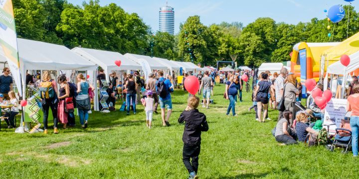 Junge mit Luftballon bei Dein Tag im Paradies in Jena