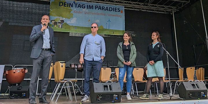 Eröffnungsrede auf der Bühne zu Dein Tag im Paradies 2023  ©JenaKultur