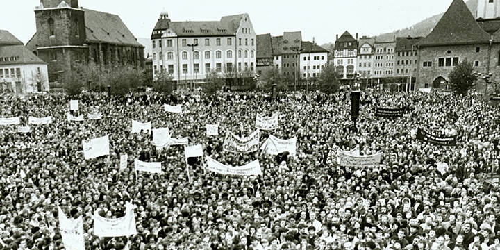 89//19: Wegbruch – Umbruch – Aufbruch. Jena und die Revolution(en) von 1989  ©Stadtarchiv Jena