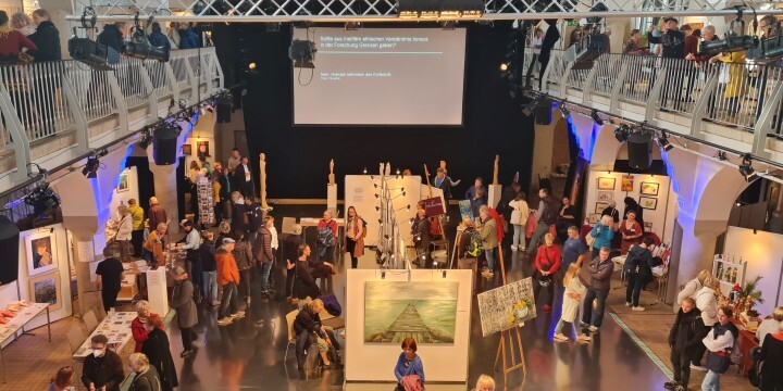 Blick auf die Aussteller vom Kunstmarkt Jena  ©JenaKultur