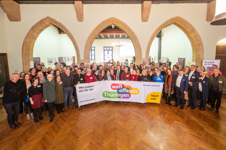 Unterstützerinnen und Unterstützer der Initiative „Weltoffenes Thüringen” bei der Auftaktveranstaltung im Historischen Rathaus