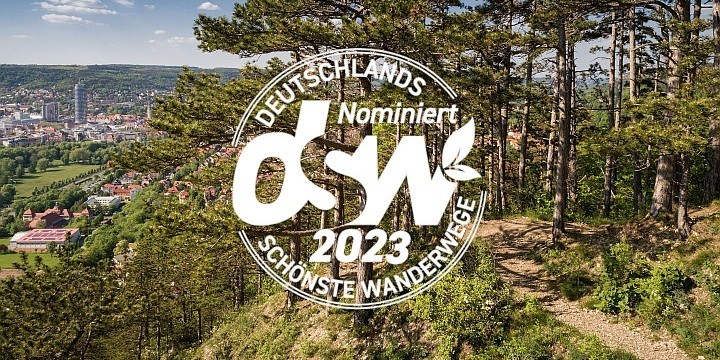 Foto der SaaleHorizontale mit dem Logo "Deutschlands Schönster Wanderweg 2023" 