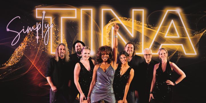 Band Simply Tina - 8 Personen. Davon 4 Frauen und 4 Männer