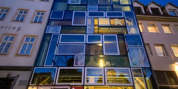 Moderne Glasfassade des Stadtspeichers auf dem Markt in Jena  ©JenaKultur
