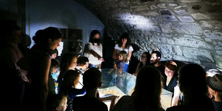 Taschenlampenführung mit Kindern im Stadtmuseum Jena