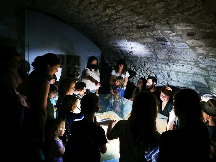 Taschenlampenführung mit Kindern im Stadtmuseum Jena
