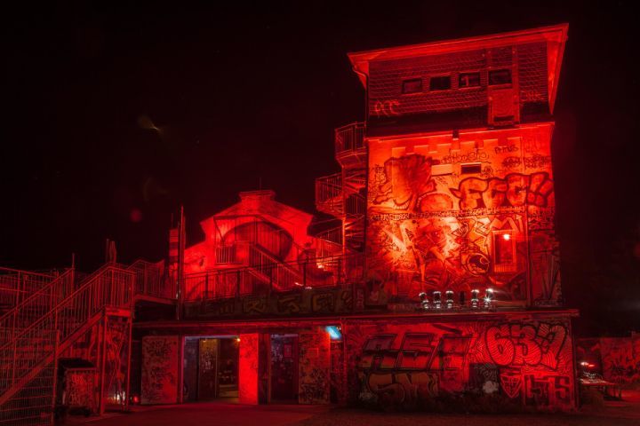 Das rot angestrahlte Kassablanca bei der Night auf Light 2020