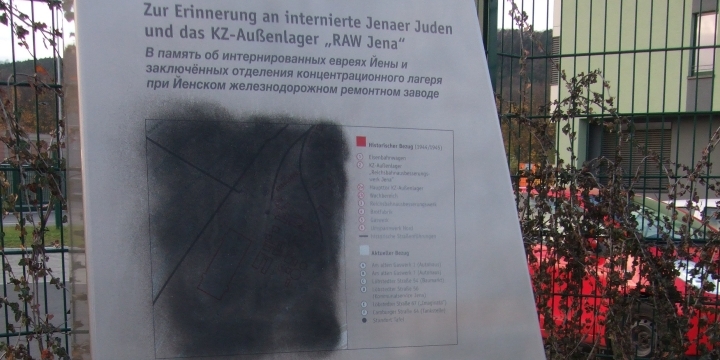Gedenkstele in Erinnerung an das Außenlager des KZ Buchenwald