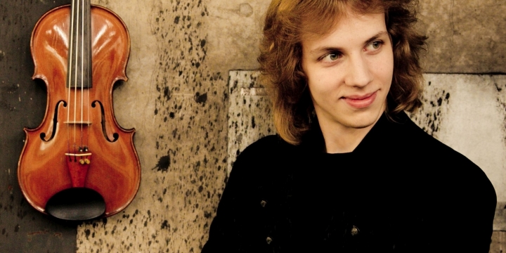 Albrecht Menzel der Jenaer Philharmonie mit Violine  ©Anne Hornemann