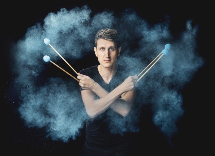 Alexej Gerassimez mit Trommelstöcken