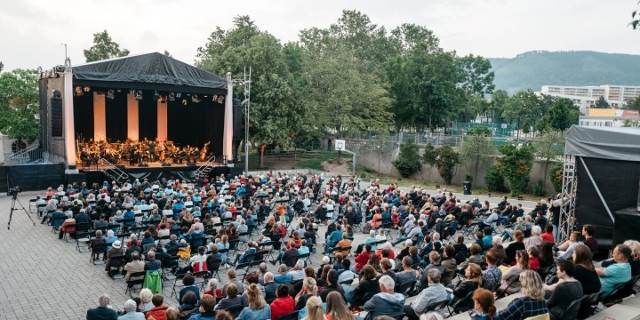 ArenaOuvertüre 2021 tagsüber Blick vom Publikum auf die Bühne  ©JenaKultur, C. Worsch
