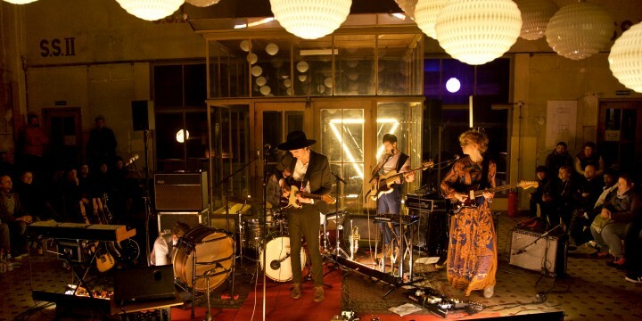 Eine Band spielt im TRAFO