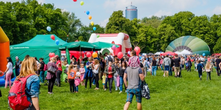 Besucher:innen zu Dein Tag im Paradies in Jena
