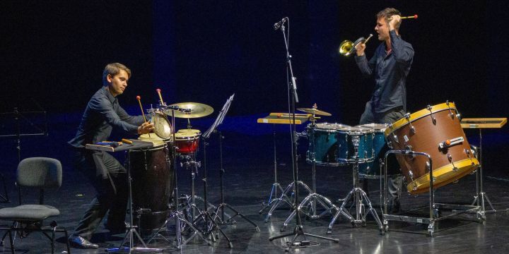 Schlagwerker der Dualen Orchesterakademie Thüringen auf der Bühne