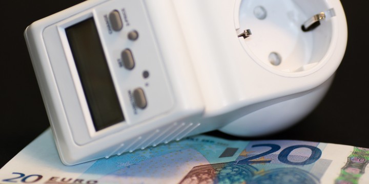 Energiemessgerät auf einem 20-Euro-Schein  ©Pixabay