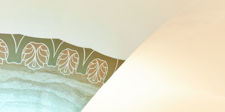Detailaufnahme an einer Säule im Foyer
