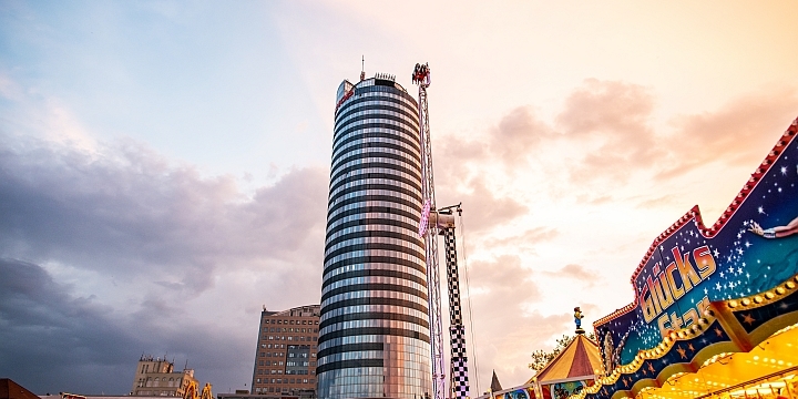 Der JenTower zum Jenaer Frühlingsmarkt  ©JenaKultur, C. Worsch