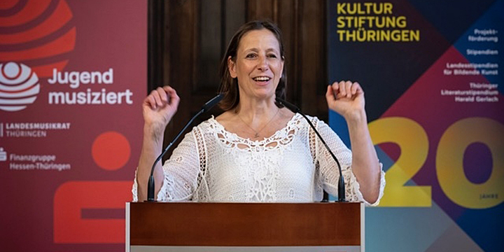 Friedrun Vollmer hält eine Rede  ©Anke Neugebauer