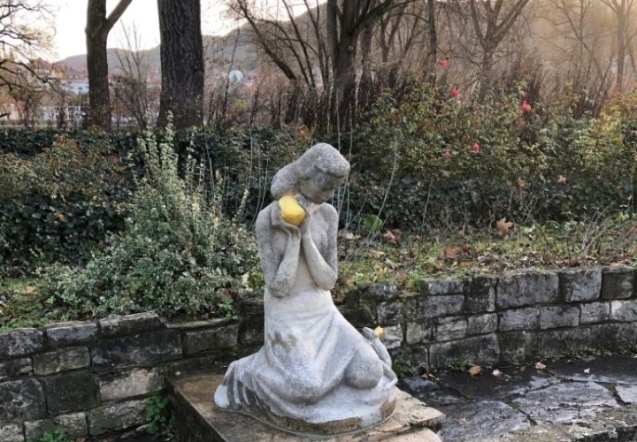 Sanierter Froschkönigbrunnen im Dezember 2019