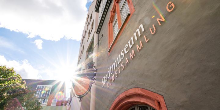 Fassade der Göhre in Jena mit Stadtmuseum und Kunstsammlung