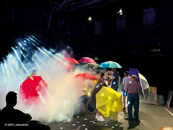 inklusive Musiker:innen auf der Bühne im Theaterhaus Jena