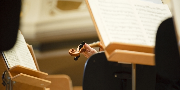 Notenblätter und Violine  ©JenaKultur, A. Hub