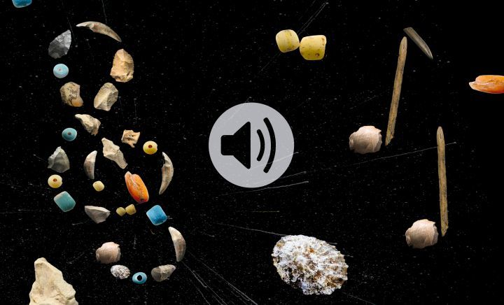 Noten und Notenschlüssel gebildet aus altertümlichen Mineralien