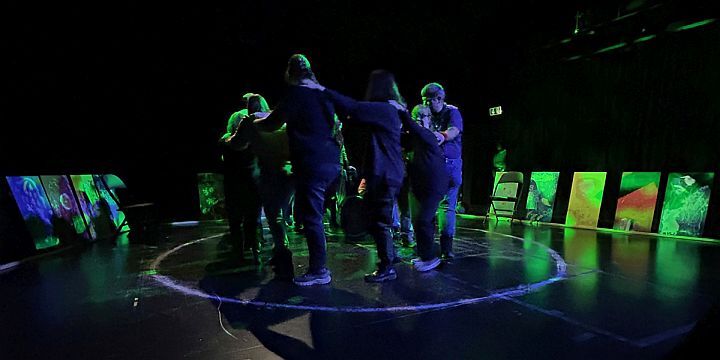 inklusive Künstler:innen auf der Bühne vom Theatherhaus Jena