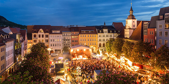 Jenaer Frühlingsmarkt von oben im Dunkeln  ©©Jenaparadies, A. Gräf