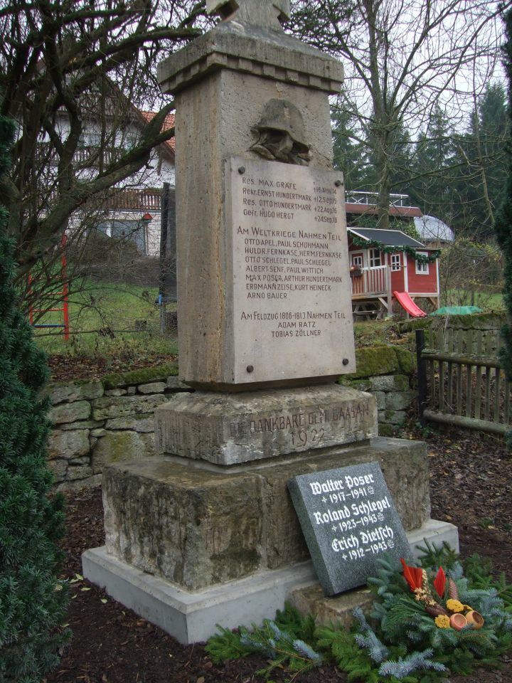 Das sanierte Kriegerdenkmal in Laasan