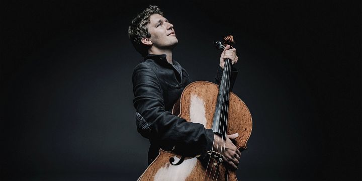Maximillian Hornung mit Instrument