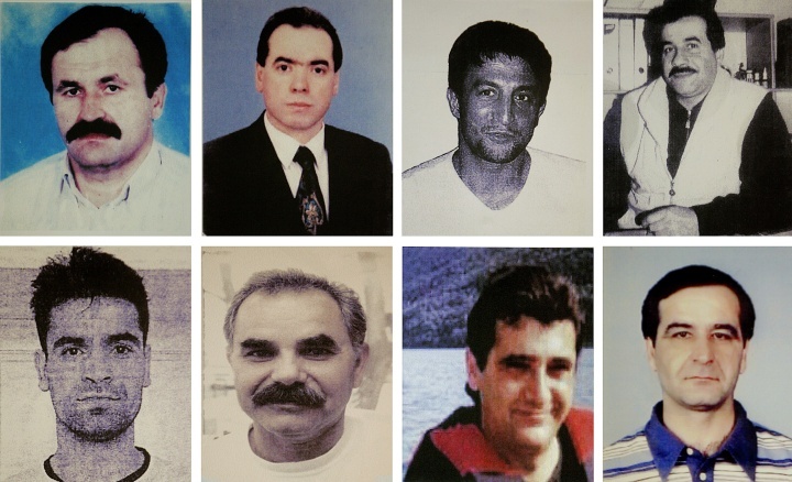 Bildkombo mit Polizeifotos undatierter Porträtfotos der acht NSU-Mordopfer