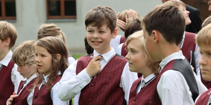 Kinder in schicker Auftrittskleidung  &copy;Jenaer Philharmonie, A. Blankenburg