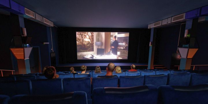 Blick in den blauen Saal des Kini im Schillerhof Jena  &copy;Christian Pfeil und Daniel Kirsch GbR