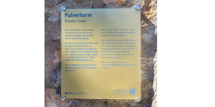 Goldene Tafel mit blauer Schrift  &copy;© JenaKultur