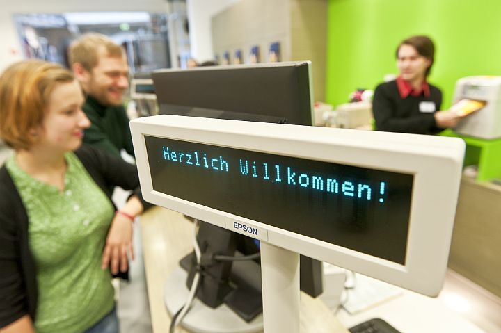 Jena Tourist-Information Ticketverkauf am Tresen