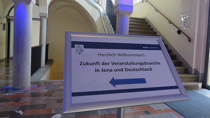 Schild zur Begrüßung beim Treffen der Tagungsallianz im Volkbad im September 2020